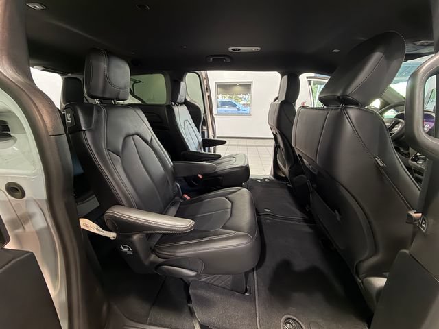 Used 2026 Chrysler Pacifica Select FWD image 14