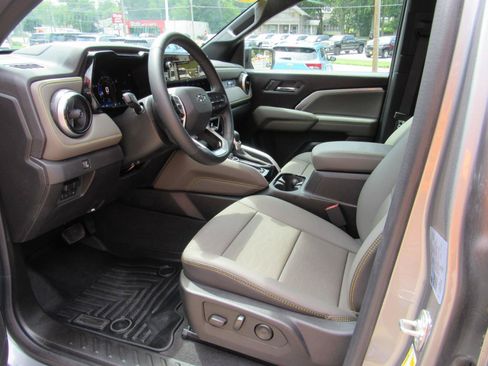 Used 2024 Chevrolet Colorado ZR2 w/ ZR2 Convenience Package III AWD/4WD image 17