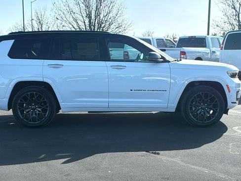 New 2025 Jeep Grand Cherokee L Summit image 2