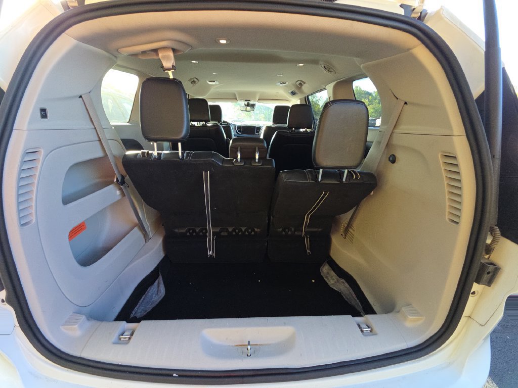 Used 2024 Chrysler Pacifica Touring-L FWD image 14