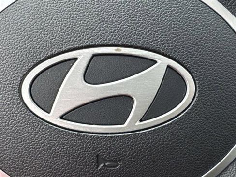 Certified 2025 Hyundai Elantra Limited image 34