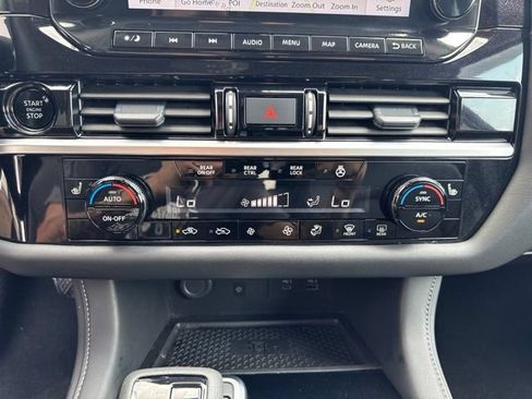 Used 2025 Nissan Pathfinder SL AWD/4WD image 18