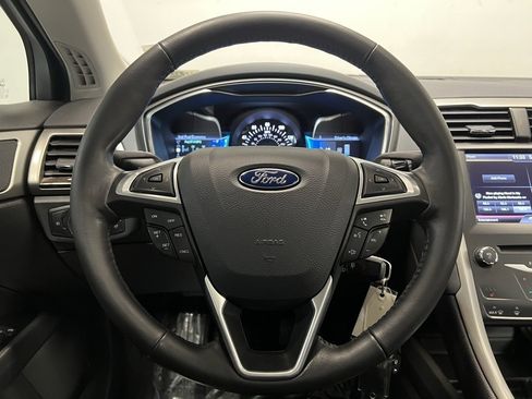 Used 2014 Ford Fusion SE w/ Equipment Group 202A image 6