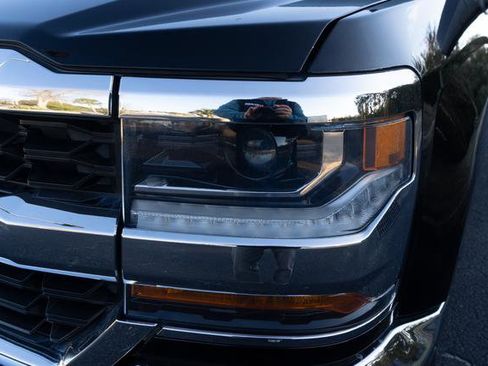 Used 2018 Chevrolet Silverado 1500 LT w/ All Star Edition image 34