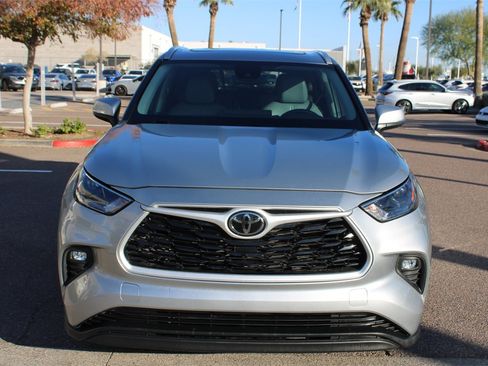 Used 2023 Toyota Highlander XLE image 8
