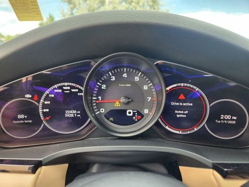 Used 2023 Porsche Cayenne Platinum Edition image 23