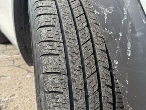 Used 2017 Kia Sorento LX w/ LX Convenience Package image 7