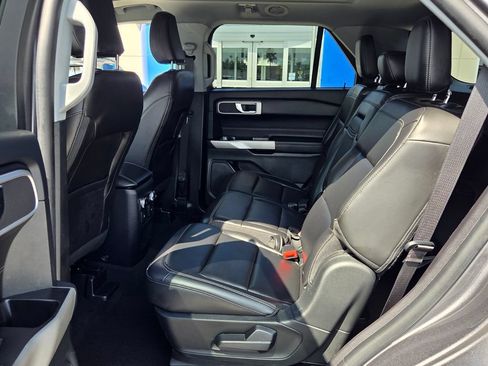 Used 2021 Ford Explorer XLT w/ Equipment Group 202A RWD image 10