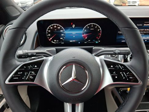 New 2026 Mercedes-Benz GLB 250 4MATIC image 14