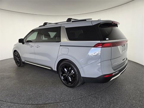 Used 2024 Kia Carnival SX Prestige image 18