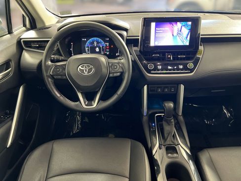 Used 2023 Toyota Corolla Cross XLE image 23