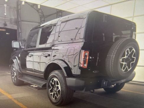 Used 2025 Ford Bronco Outer Banks image 3