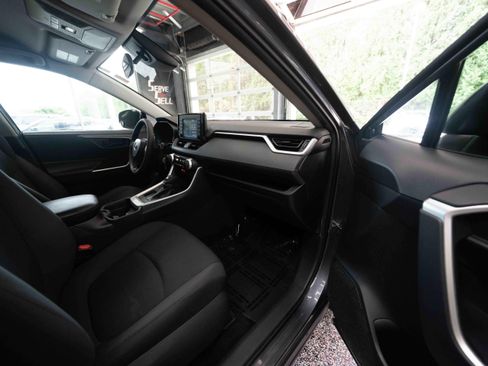 Used 2019 Toyota RAV4 LE w/ Carpet Mat Package FWD image 26
