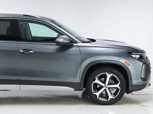 New 2025 Volkswagen Tiguan SE image 50