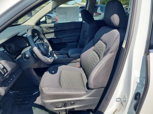 New 2025 Nissan Pathfinder SV image 11