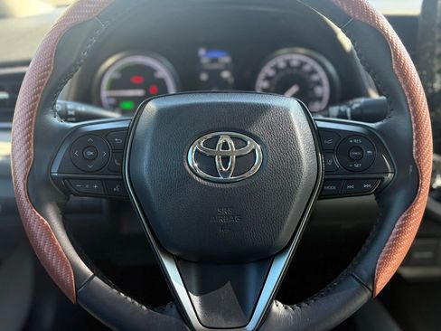 Used 2022 Toyota Camry SE image 18