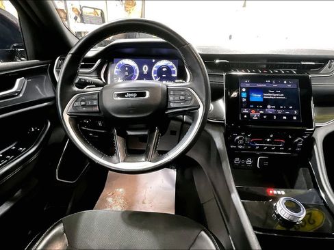 Used 2021 Jeep Grand Cherokee L Laredo RWD image 5