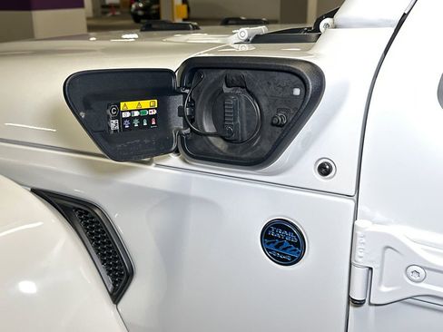 Used 2021 Jeep Wrangler Unlimited Sahara image 18