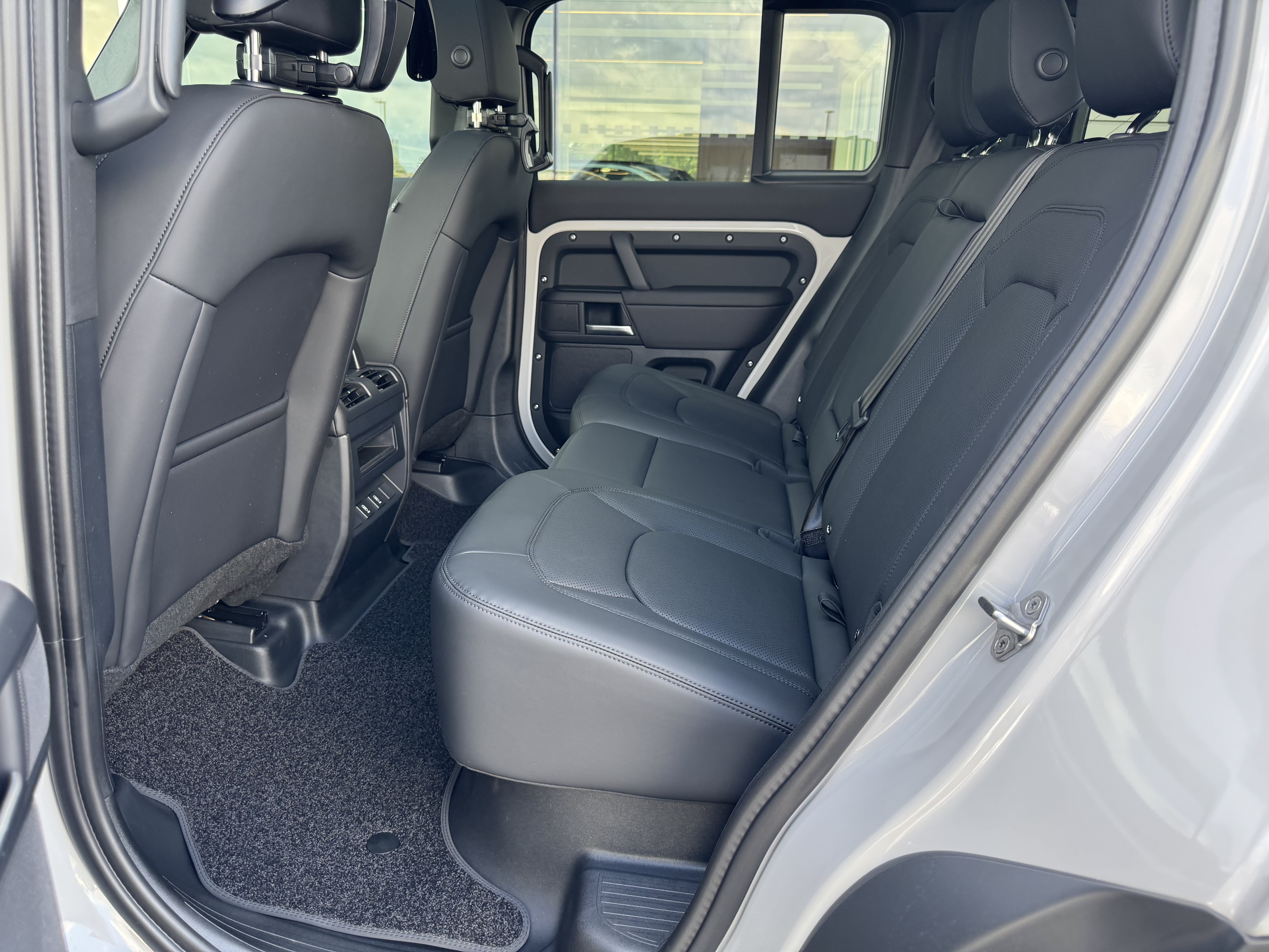 New 2026 Land Rover Defender 110 S AWD/4WD image 5