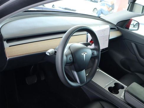 Used 2021 Tesla Model Y Long Range image 15