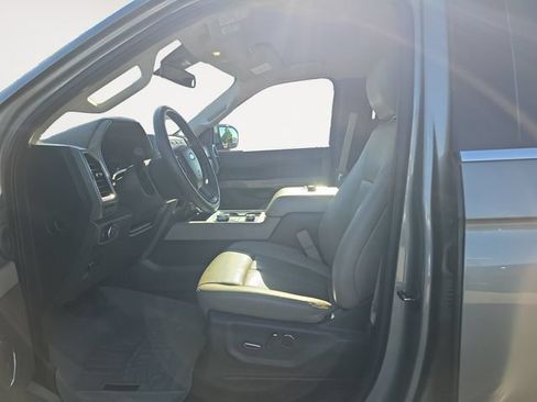 Used 2019 Ford Expedition Max XLT w/ Equipment Group 202A AWD/4WD image 11