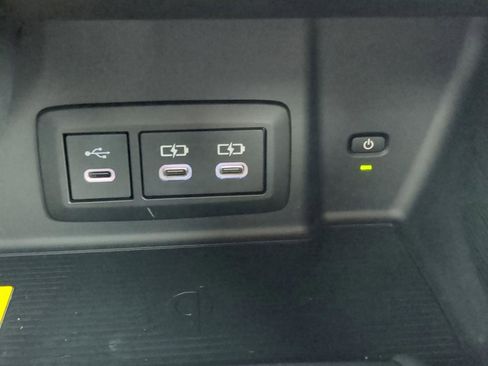 Used 2024 Toyota Venza Limited image 19