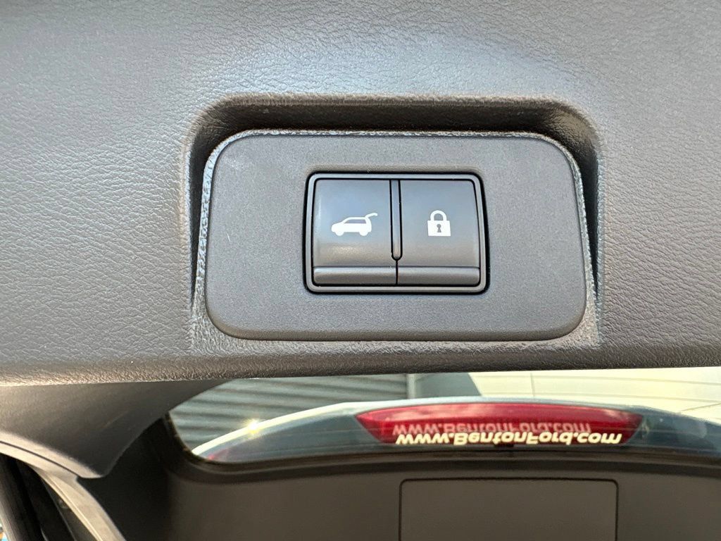 Used 2024 Nissan Rogue SV AWD/4WD image 10
