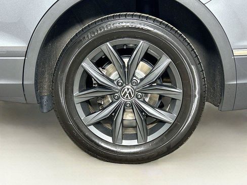 Certified 2024 Volkswagen Tiguan SE w/ Panoramic Sunroof Package AWD/4WD image 31