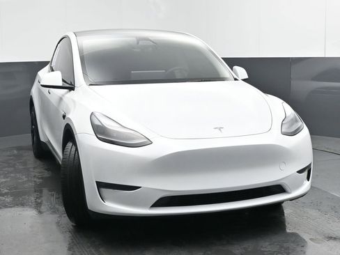 Used 2024 Tesla Model Y Long Range image 8