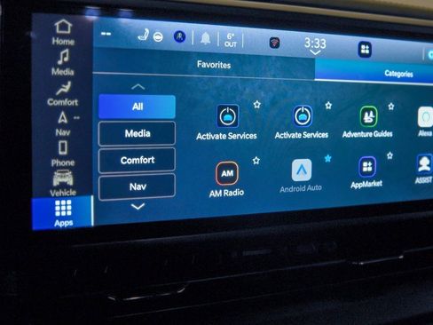 Used 2025 Jeep Wrangler Unlimited Rubicon w/ Technology Group image 7