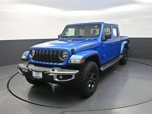 Used 2025 Jeep Gladiator Sport AWD/4WD image 6