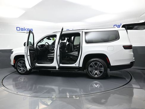 Used 2024 Jeep Wagoneer L Series II w/ Flexible Seating Group image 58