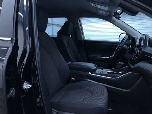 Certified 2023 Toyota Highlander L image 21
