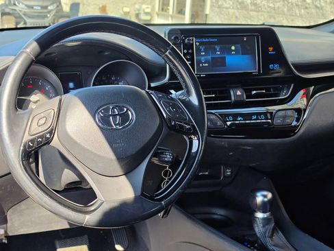 Used 2018 Toyota C-HR XLE FWD image 8