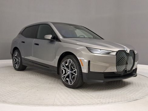 Certified 2025 BMW iX xDrive50 w/ Premium Package AWD/4WD image 7