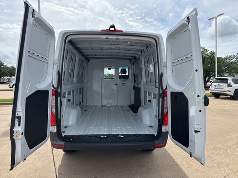 Used 2025 Mercedes-Benz Sprinter 2500 image 13
