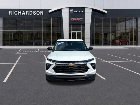 Used 2024 Chevrolet TrailBlazer LS w/ LS Convenience Package AWD/4WD image 9