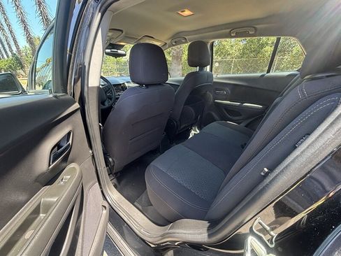 Used 2020 Chevrolet Trax LS FWD image 11
