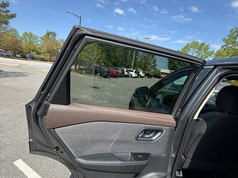 Used 2023 Nissan Rogue SV image 15