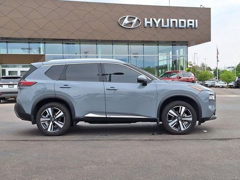 Used 2021 Nissan Rogue SL image 2