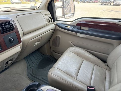 Used 2006 Ford F350 Lariat image 31