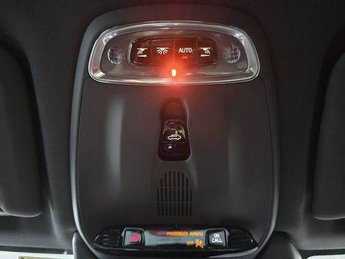 Used 2018 Volvo XC60 T8 R-Design image 19