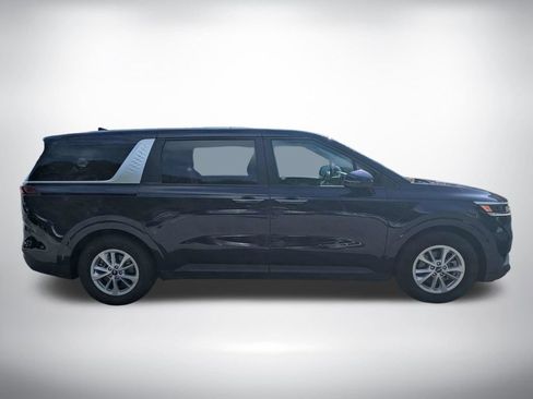 Used 2024 Kia Carnival LX FWD image 2