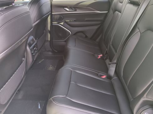 New 2026 Jeep Grand Cherokee Limited AWD/4WD image 17