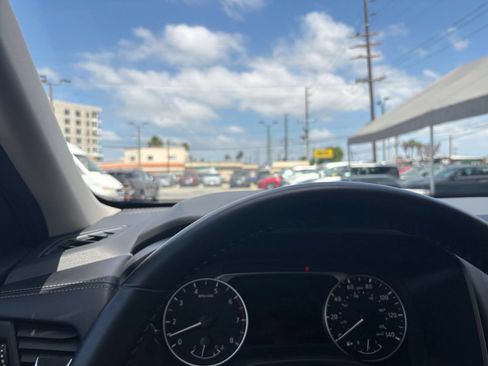 Used 2025 Nissan Rogue SV FWD image 35