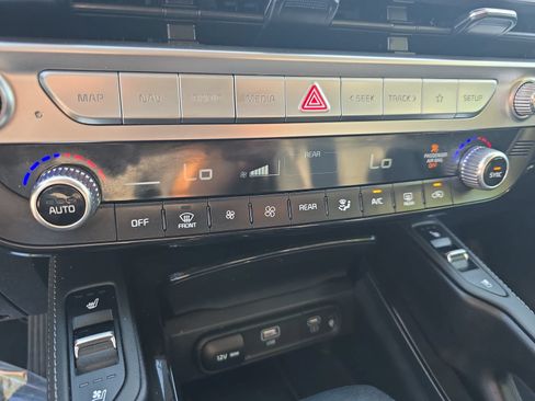 Used 2024 Kia Telluride EX w/ EX Captain's Chair Package FWD image 22