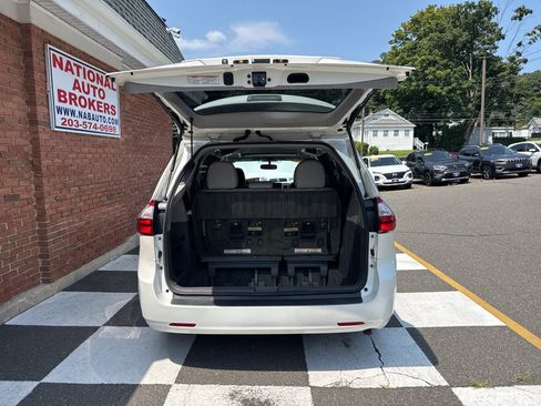 Used 2016 Toyota Sienna XLE FWD image 39