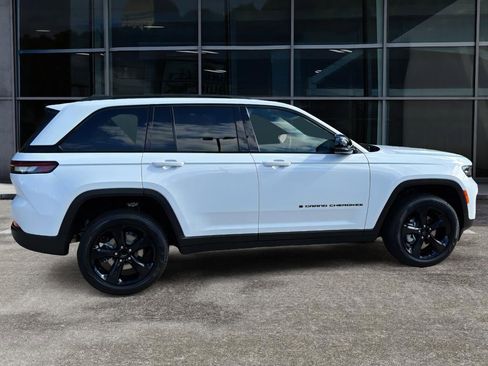 New 2025 Jeep Grand Cherokee Limited w/ Black Appearance Package image 8