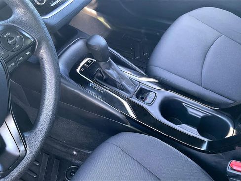 Used 2021 Toyota Corolla LE image 18