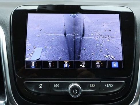 Used 2022 Chevrolet Equinox Premier image 17